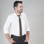 CORBATA CON NUDO DE PALA ESTRECHA